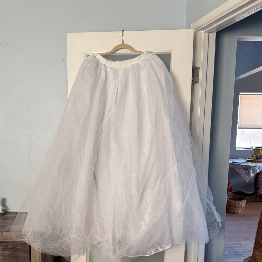 Elegant White Tulle Skirt